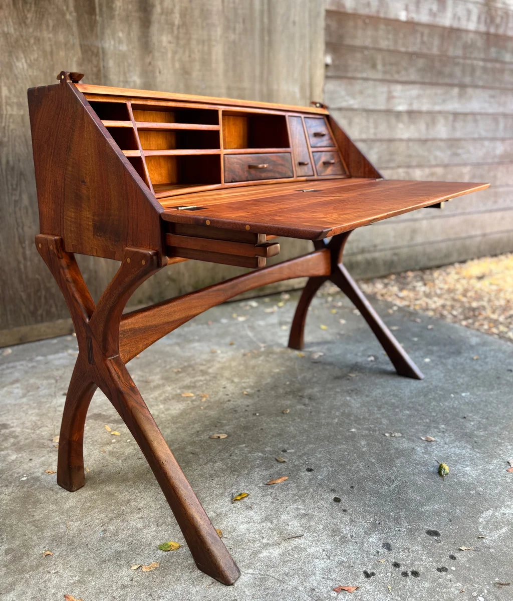 Mimi Desk