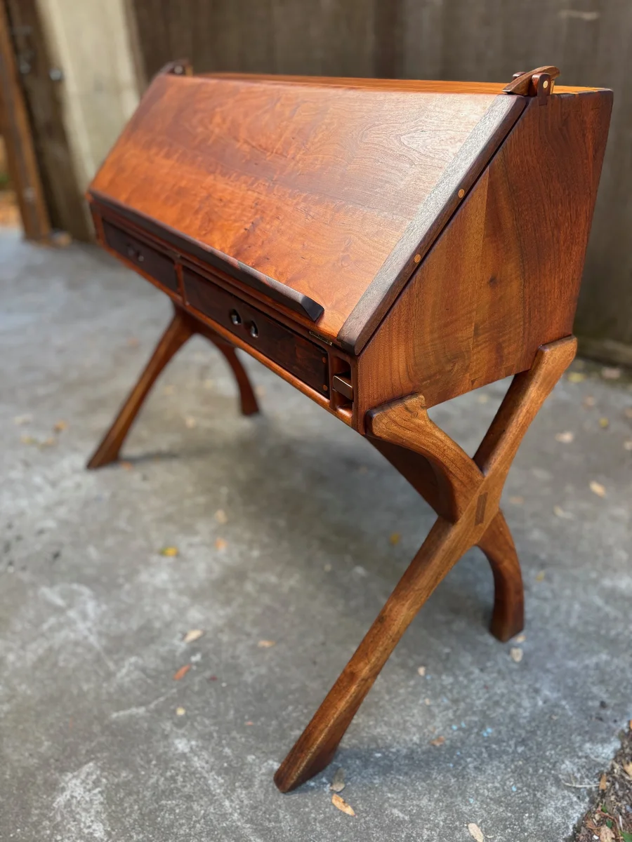 Mimi Desk