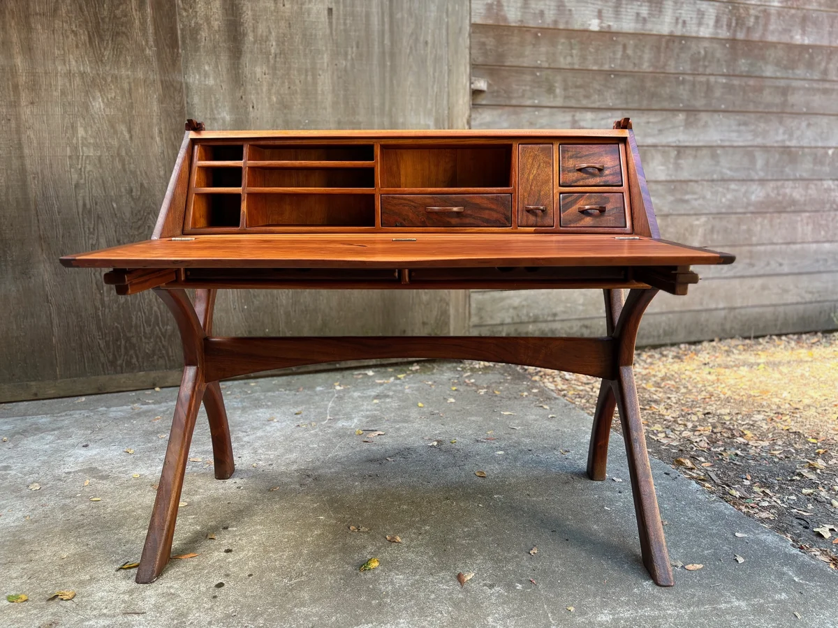 Mimi Desk