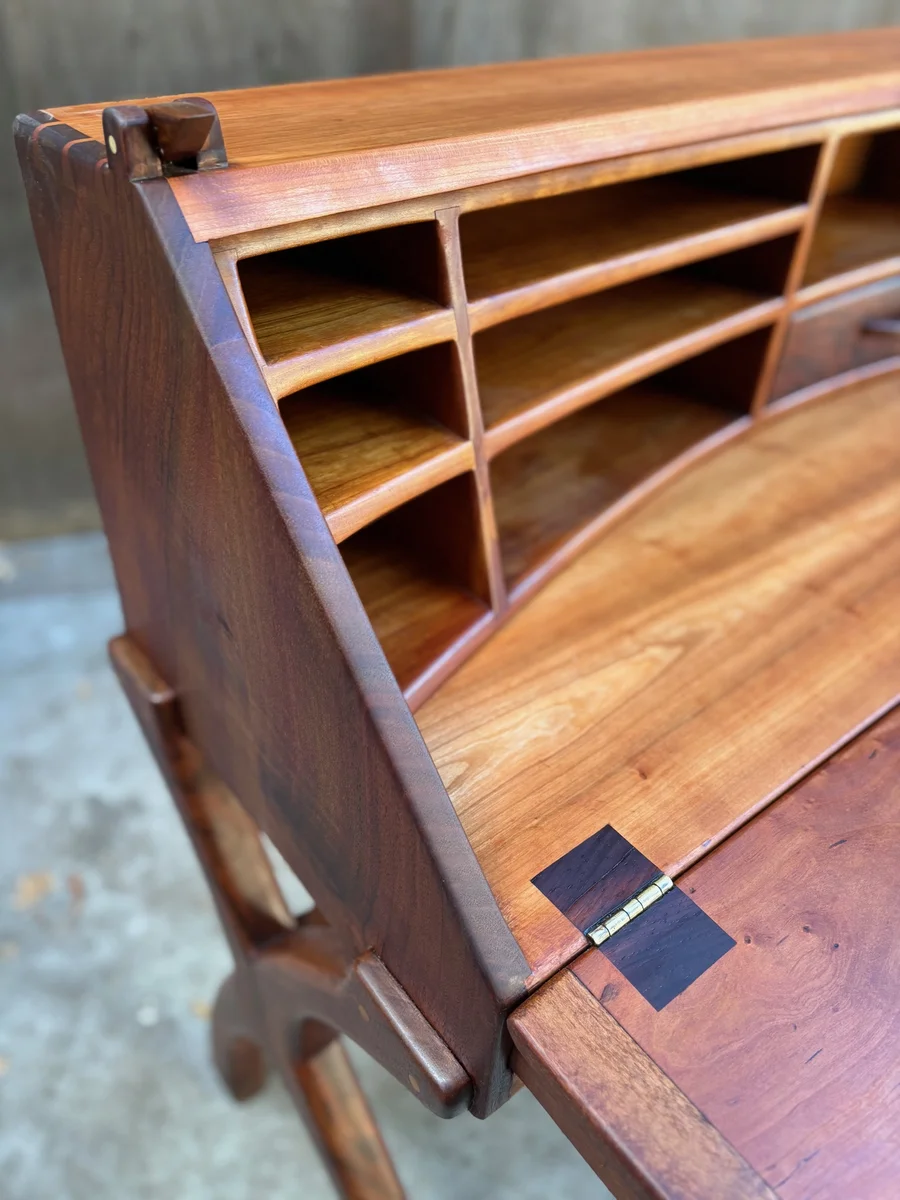 Mimi Desk
