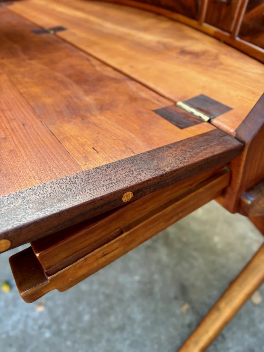 Mimi Desk