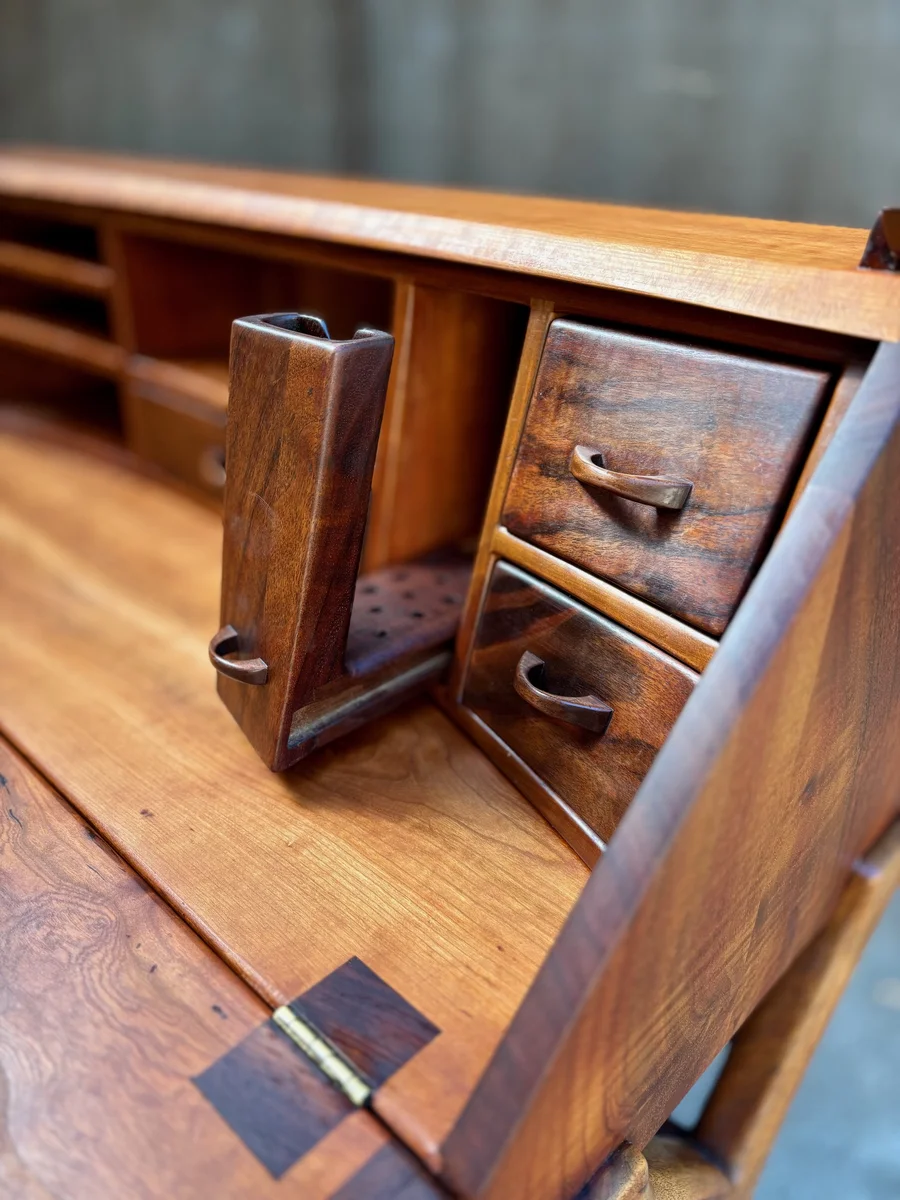 Mimi Desk