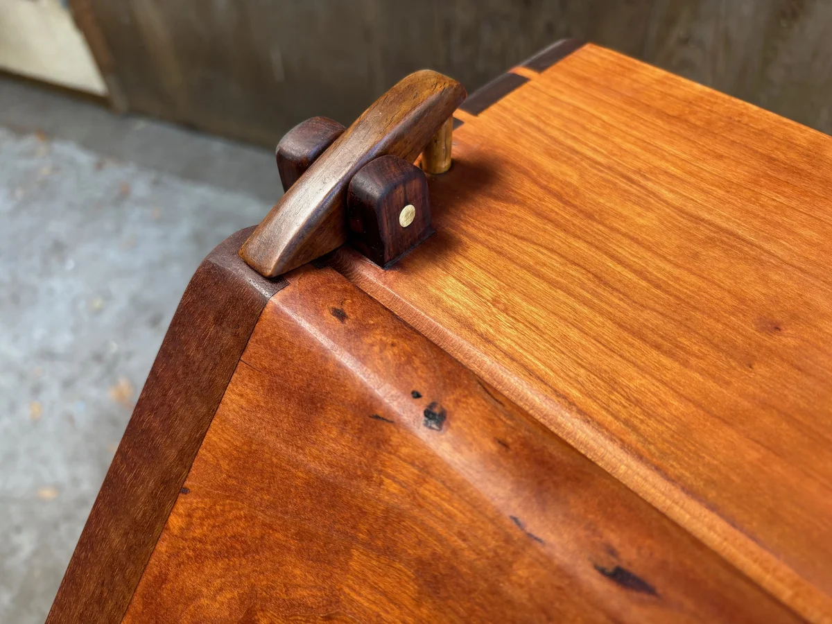Mimi Desk