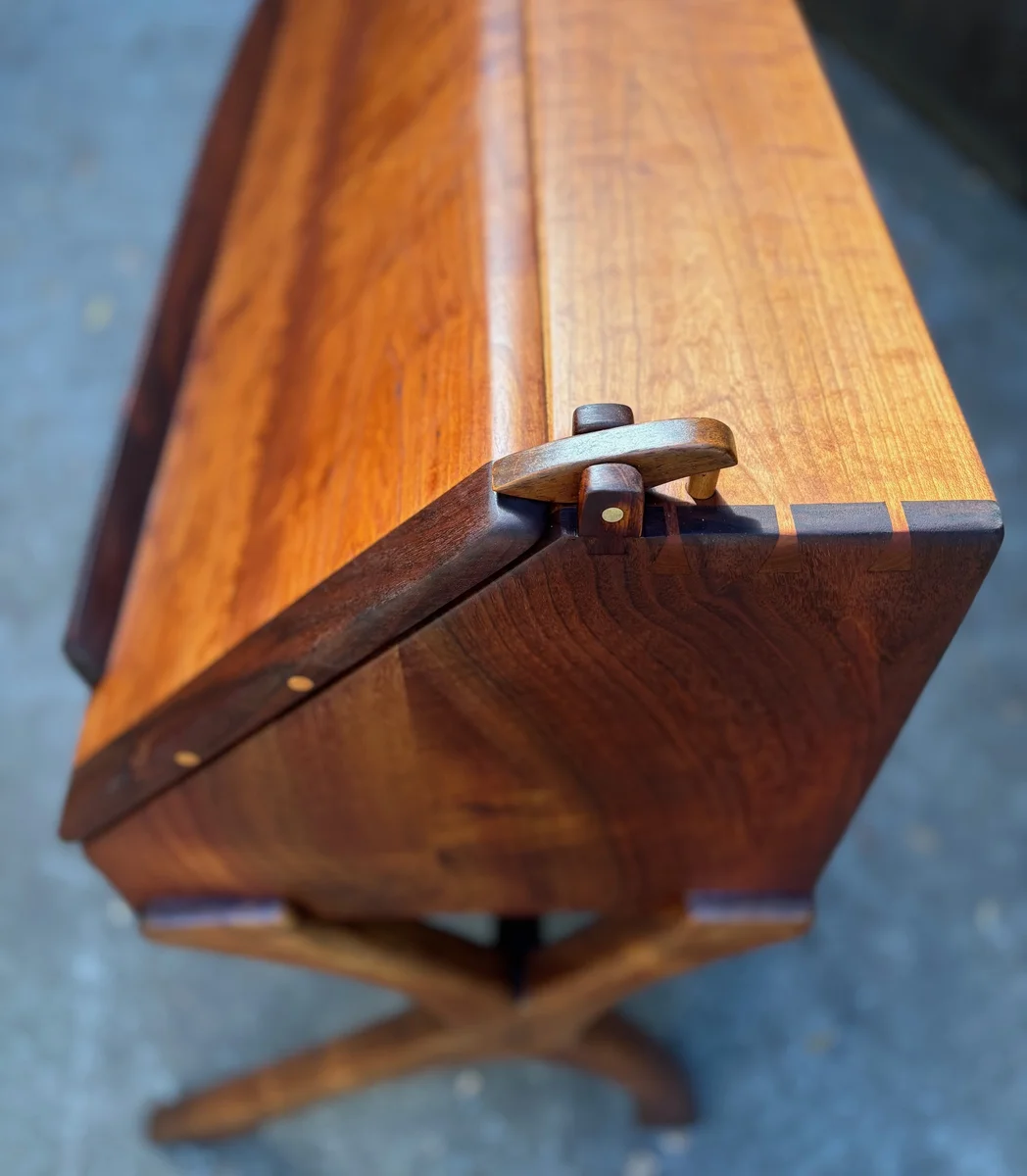Mimi Desk